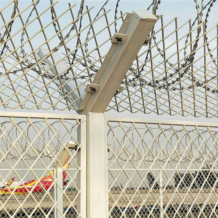 監(jiān)獄刀刺鋼網(wǎng)墻圖片3