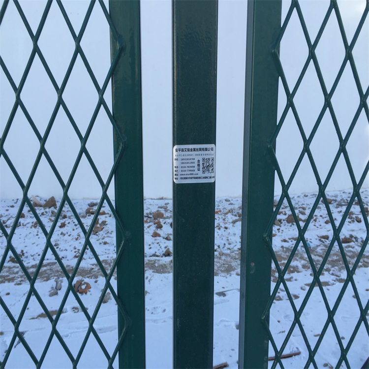 上海鋼板網護欄網圖片3