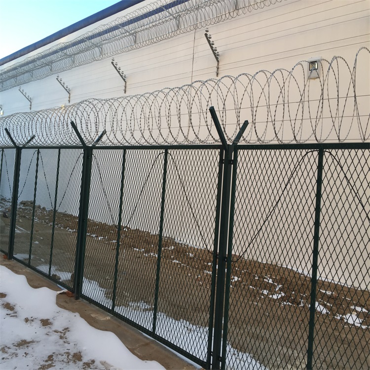 圈地鋼板網護欄圖片3