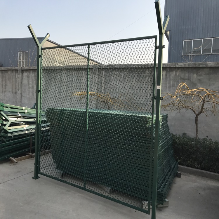 圈地鋼板網護欄圖片4