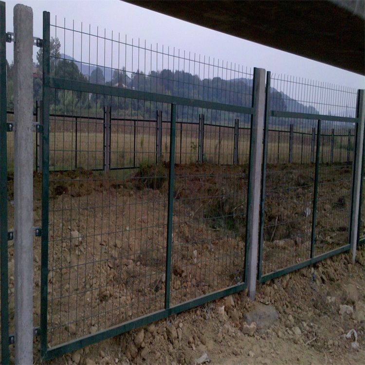 鐵路線路扁鐵防護(hù)柵欄圖片4