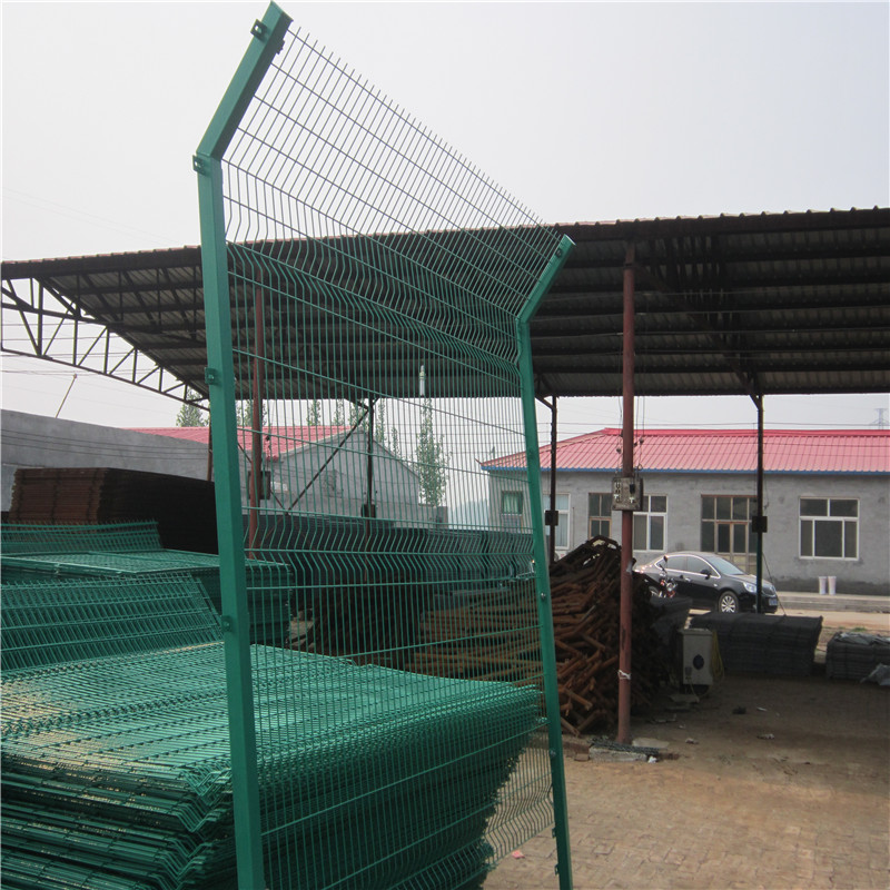 鐵絲網(wǎng)護欄