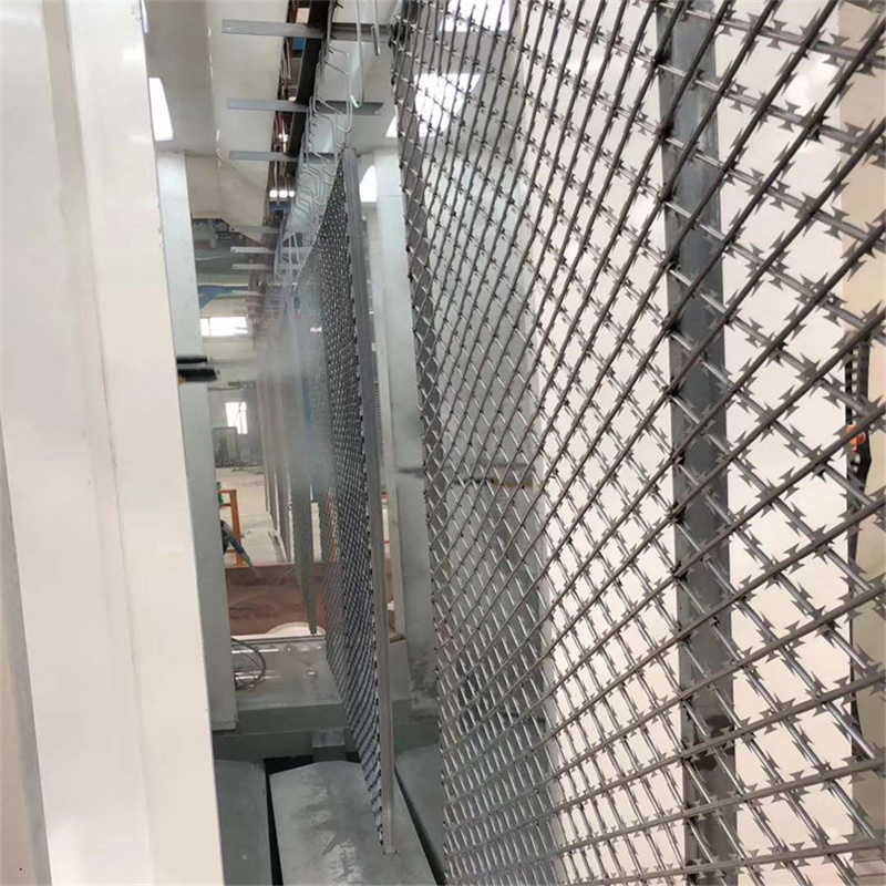 刀刺焊接隔離網(wǎng)圖片2