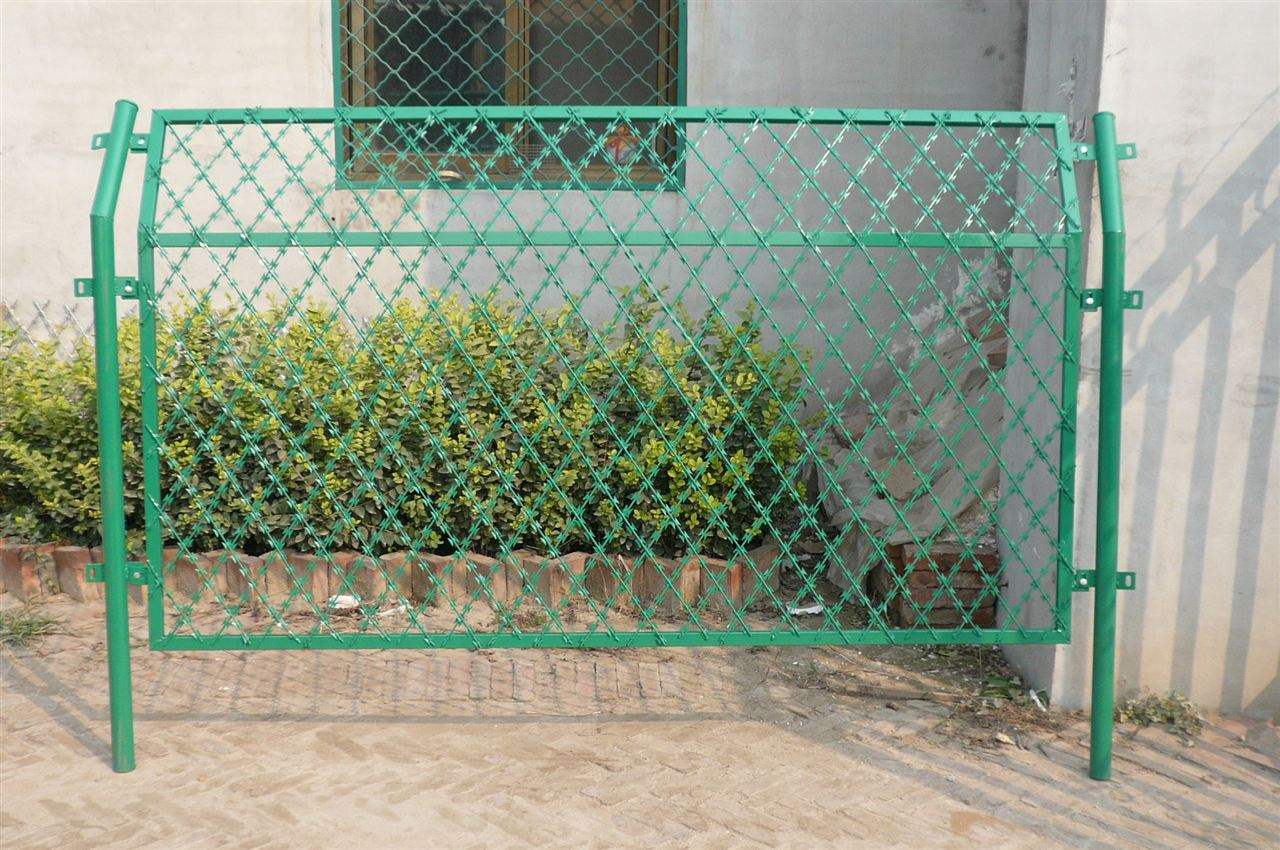 焊接刀刺鋼網墻圖片3