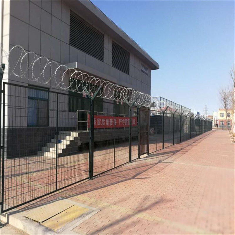 監(jiān)獄金屬防攀爬隔離網(wǎng)圖片3