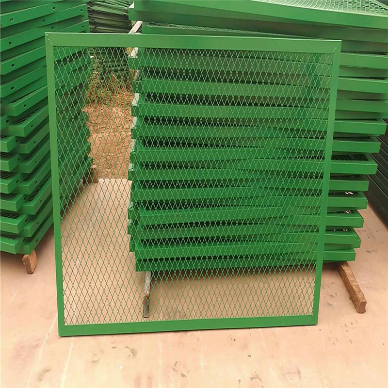 鋼板網護欄圖片3