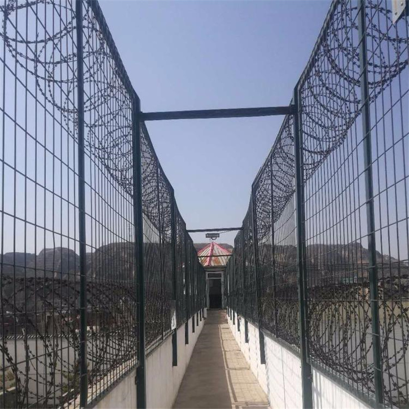  監獄高墻隔離網圖片4