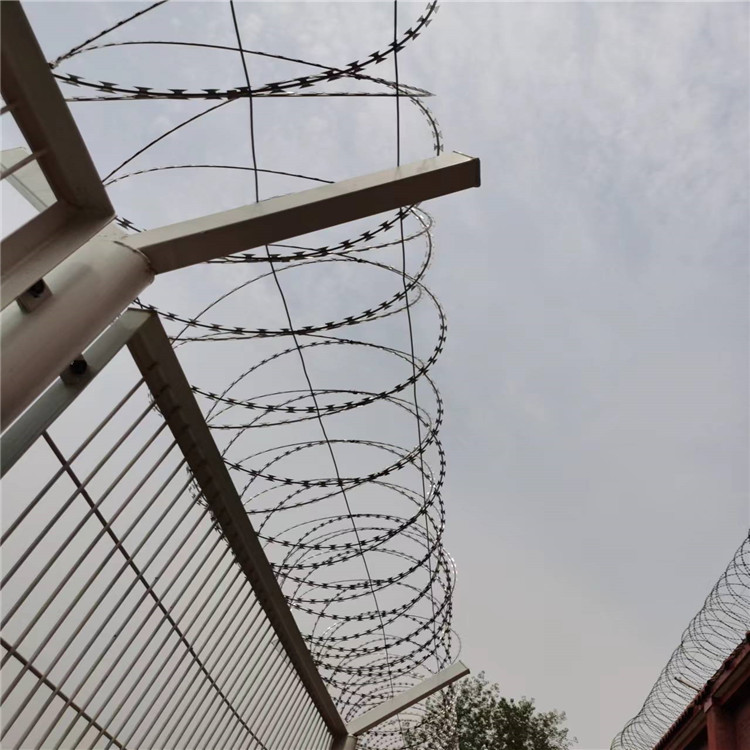 監(jiān)獄刀刺隔離網圖片2