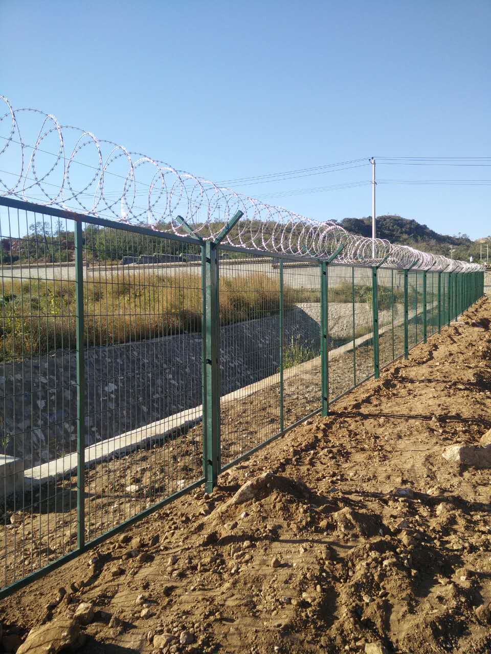 機場飛行區(qū)鋼筋圍界網(wǎng)