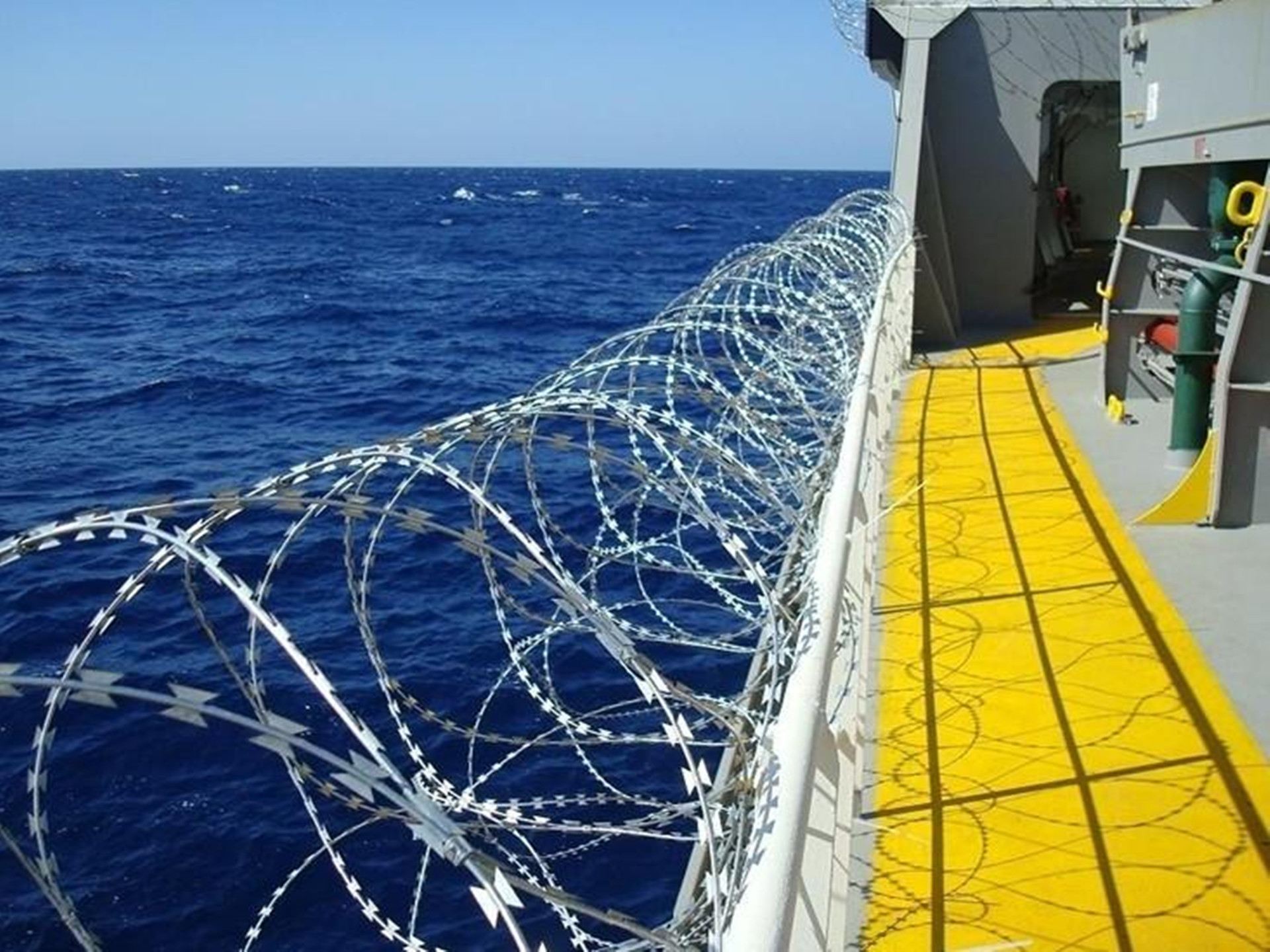 蛇腹式刀刺網(wǎng)鋼網(wǎng)墻圖片3