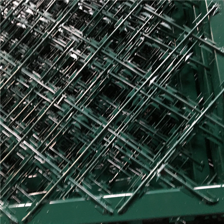 不銹鋼菱形孔焊接刀刺隔離網圖片2