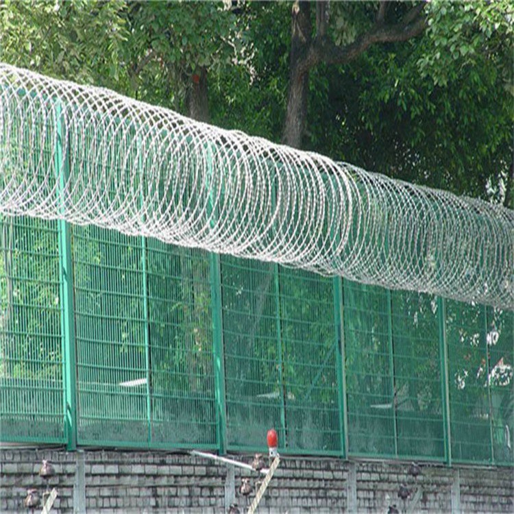 監(jiān)獄圍欄鋼網墻圖片3