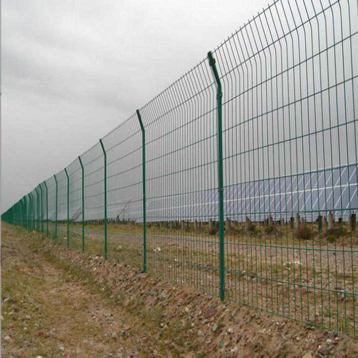 光伏電站隔離圍欄網(wǎng)圖片3